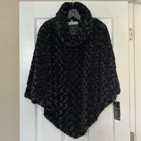 PAMELA McCoy BLACK FAUX FUR PANCHO- SIZE M - Picture 5 of 17